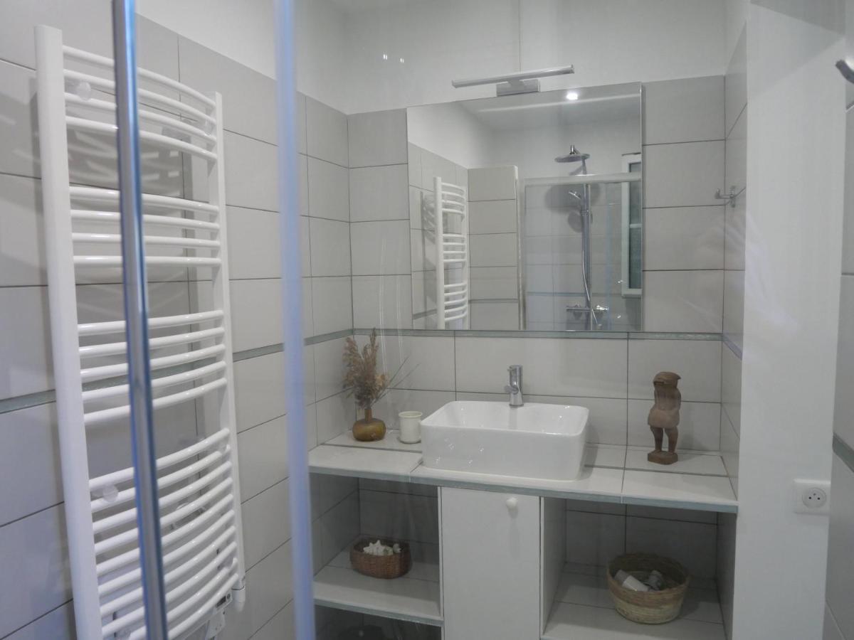 Villa Batisse En Pierre XVII Siecle 115 M² Avec Terrasse à Ambares-et-Lagrave Extérieur photo