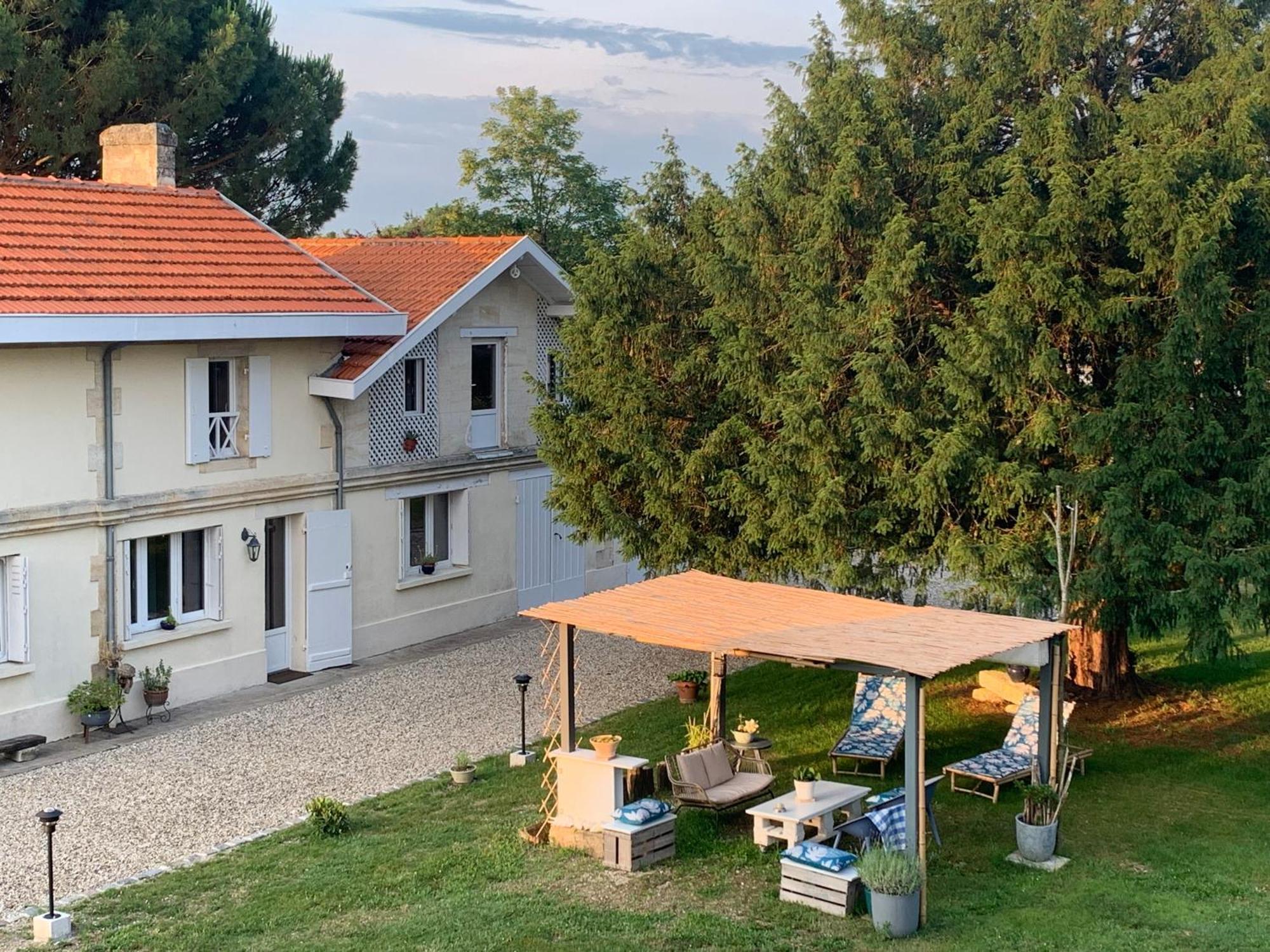 Villa Batisse En Pierre XVII Siecle 115 M² Avec Terrasse à Ambares-et-Lagrave Extérieur photo
