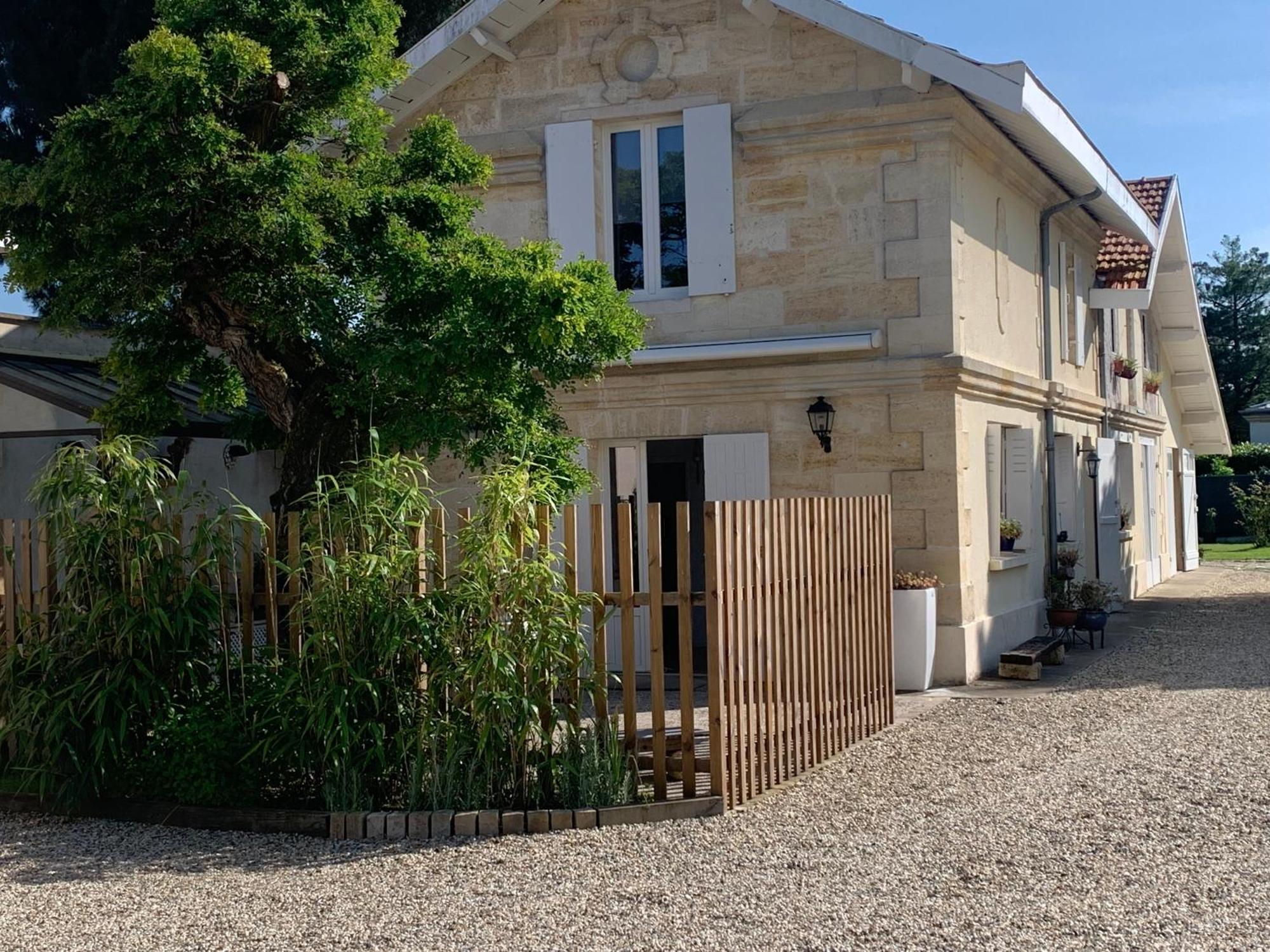 Villa Batisse En Pierre XVII Siecle 115 M² Avec Terrasse à Ambares-et-Lagrave Extérieur photo